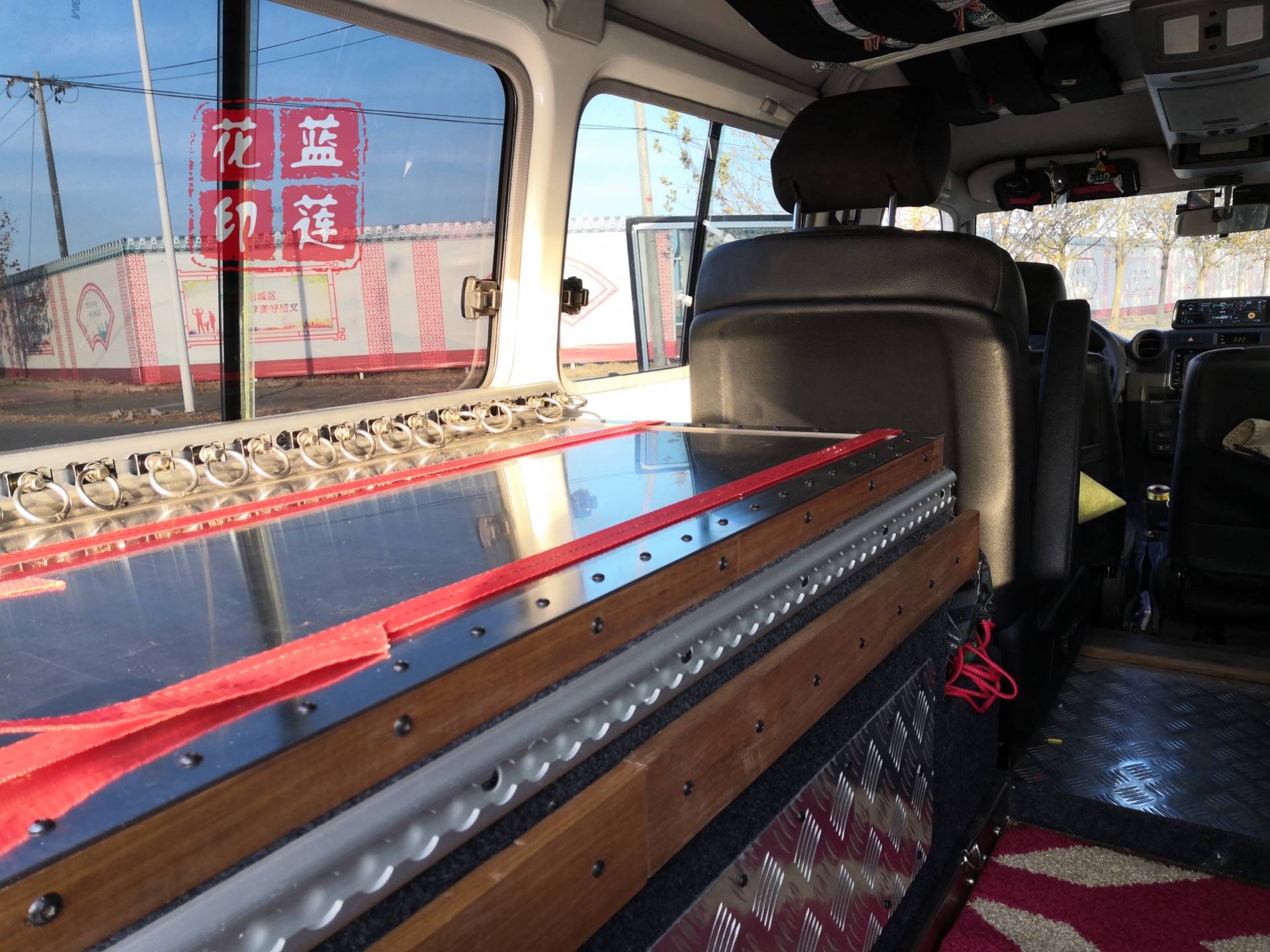 丰田路巡 lc78运兵车改装内饰/蓝莲花工作室作品