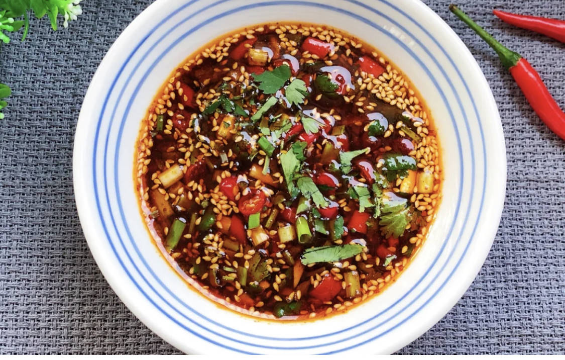 寒冷的冬天和火锅最配了!做法简单,6款无敌好吃的神仙蘸料