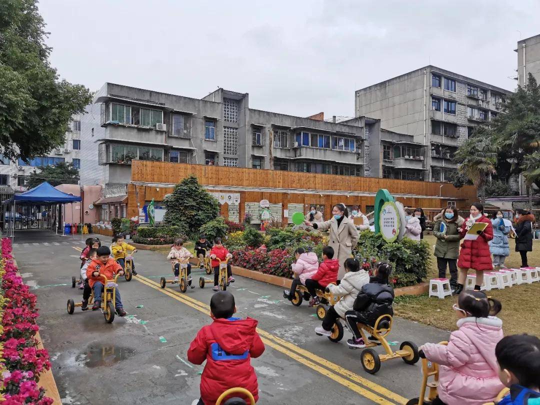 奋斗终将成为更好的自己:天府新区华阳幼儿园新教师亮相课 总园_活动