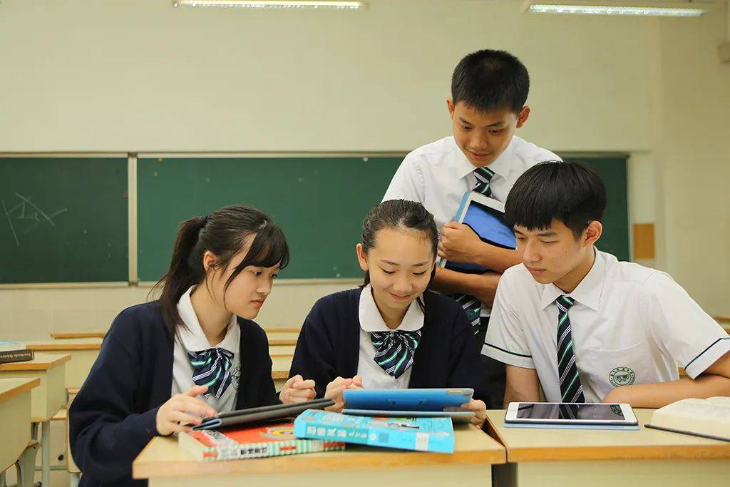 澳门校服整洁规范展少年风采百年坚守育爱国情怀