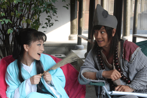 两年后张檬别了陈浩民,又和霍建华传起了绯闻.