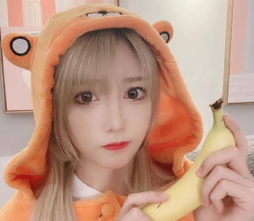 咬米又开始转型,模仿痞幼玩机车,气质超飒,但真的会骑吗?