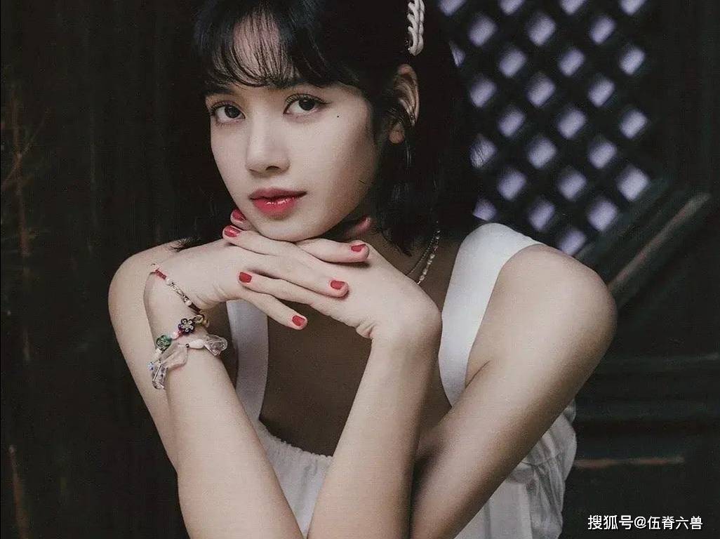 原创lisa晒素颜照人间芭比被指嘴巴太大去掉刘海后颜值下滑