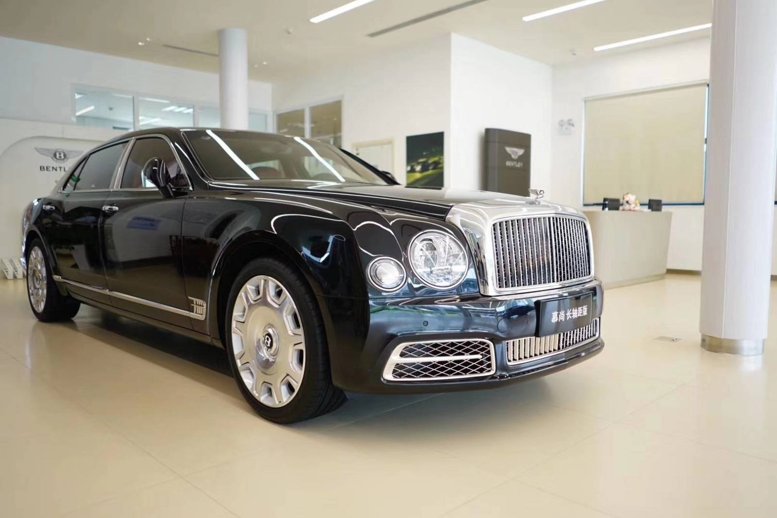 进口宾利慕尚加长版现车爆降全国酬宾惠