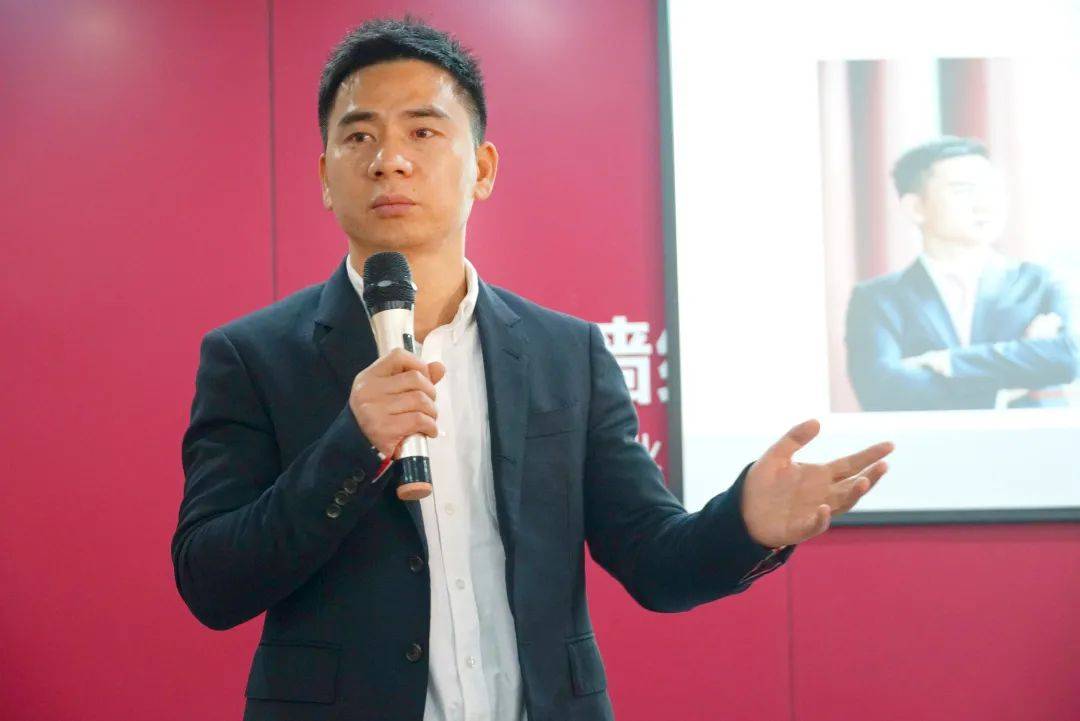 嘉力丰董事长吴通明,副董事长詹晓莺,人力资源总监邓坤来