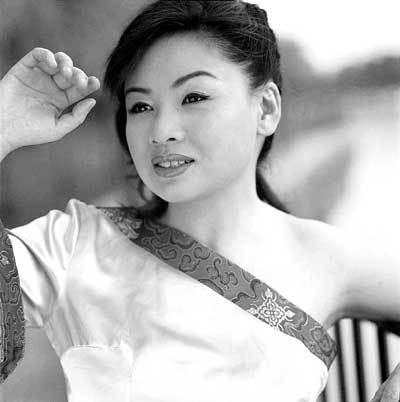 曾演唱《山路十八弯》大火,朱迅的一次失误,间接"毁了"她_李琼