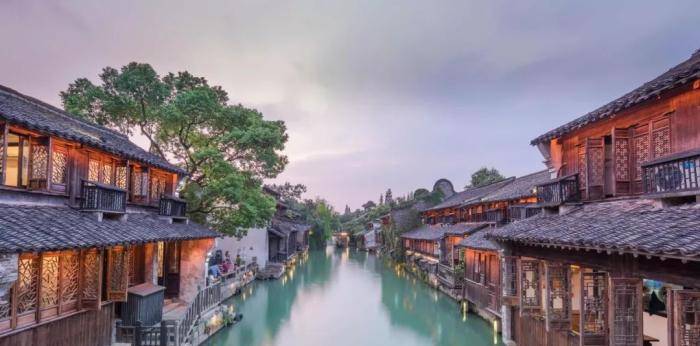 天气转暖，气温升高的时候，浙江乌镇是一个绝佳的避暑旅游景点