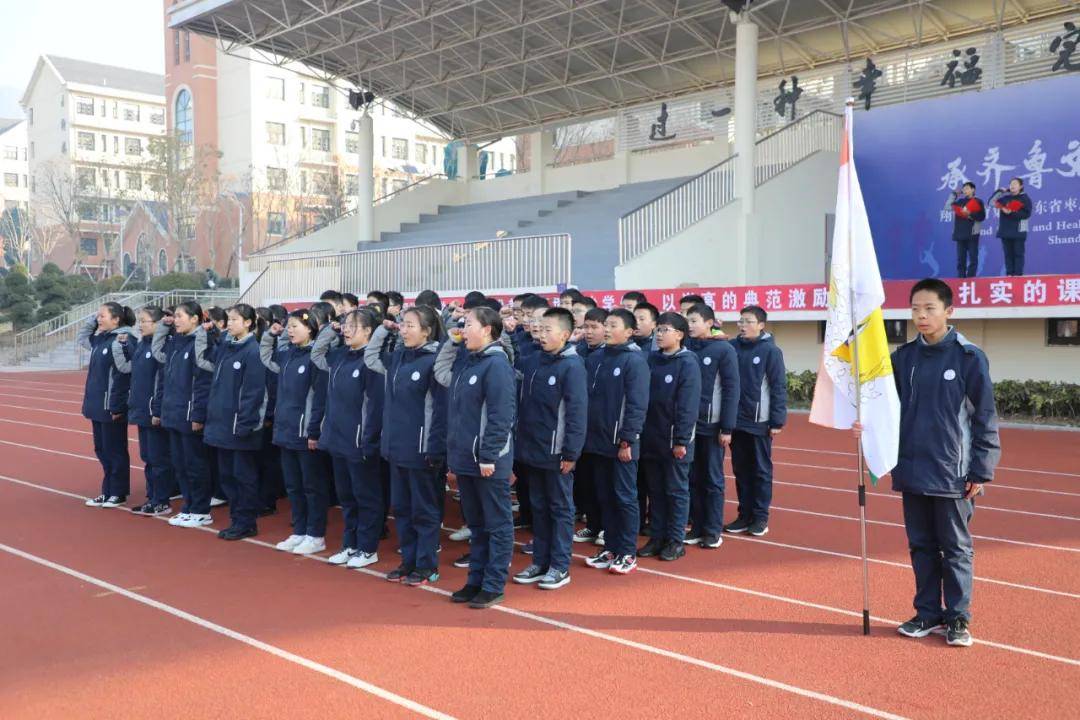 枣庄翔宇中学第十七周升旗仪式隆重举行