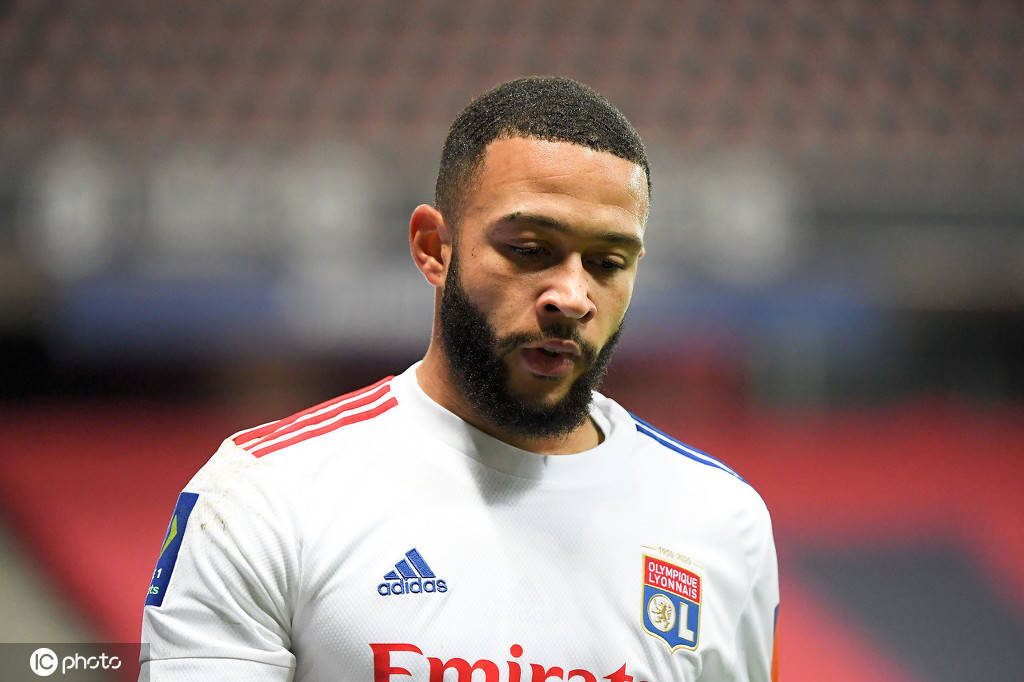 德佩与里昂合同在明夏到期,尤文与巴萨竞争德佩