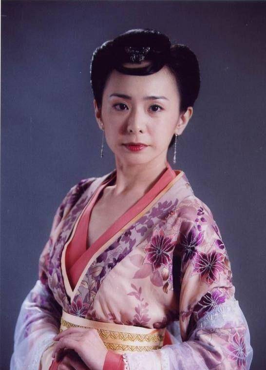 "最经典纪晓芙":相恋十年男友出轨,如今50岁的潘仪君还好吗?