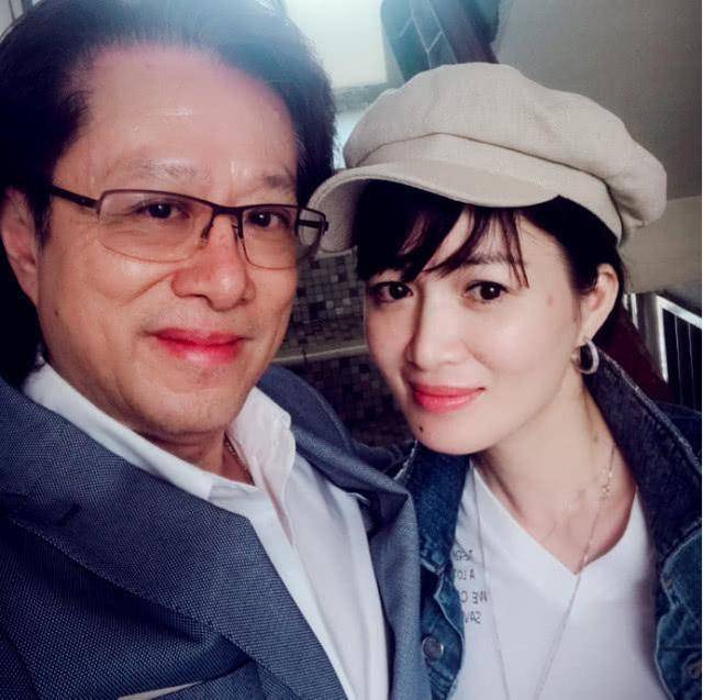 陈少霞首次向刘德华道歉,年少穿着暴露牵连众人,两人恩怨终了结