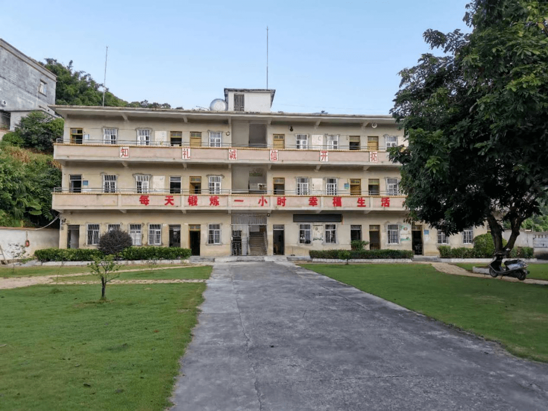 基金会·志学行动公益基金来到高州市北部山区东岸镇仙坑村先坑小学