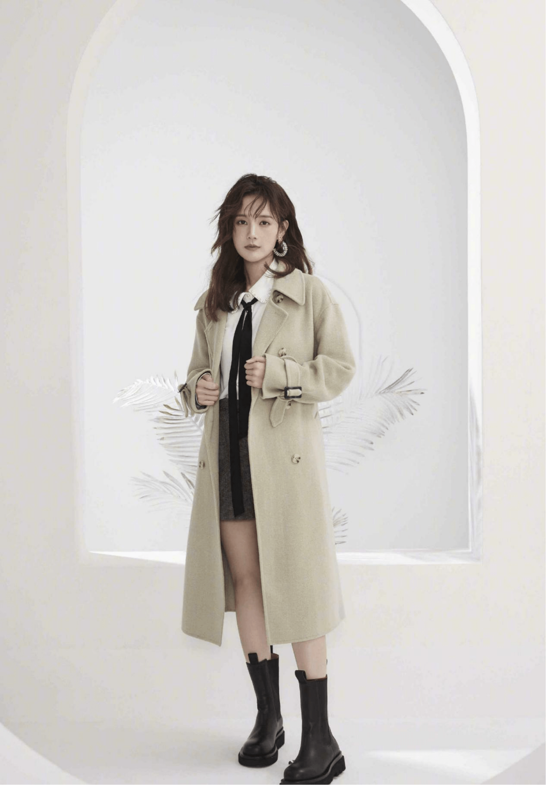 李一桐真"敢"穿,一身"吉利服"搭配白色马丁靴,时尚又有个性