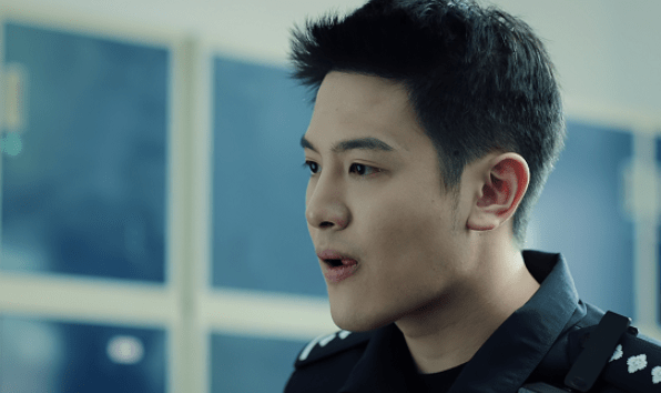 上赛季,王子恒还是cba的一位球员,他是16年第五顺位被同曦选中的球员