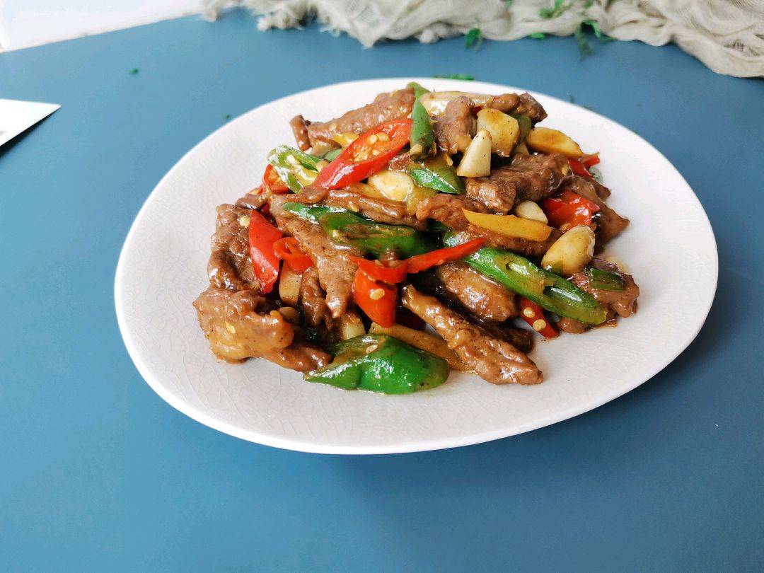 原创千万不要炒这道菜否则你家米饭就遭殃了超下饭的尖椒牛柳来喽