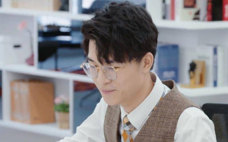 offer2:王骁刘煜成拆组了,有谁留意到刘煜成的反应,好真实