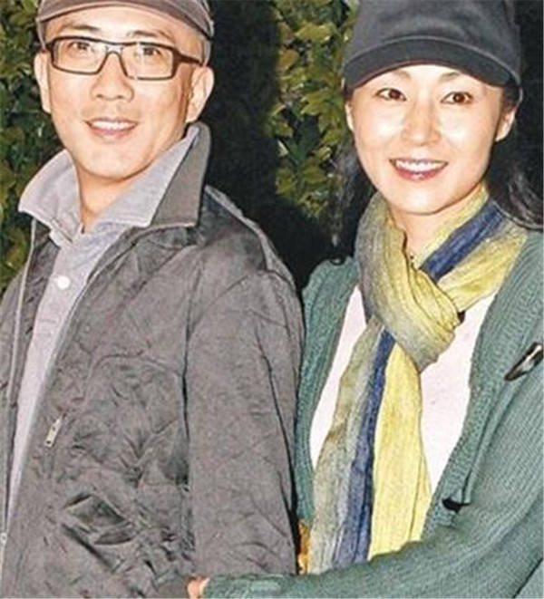 鬼才编剧陈十三,娶香港第一美腿万绮雯,遗憾的是,至今没有儿女