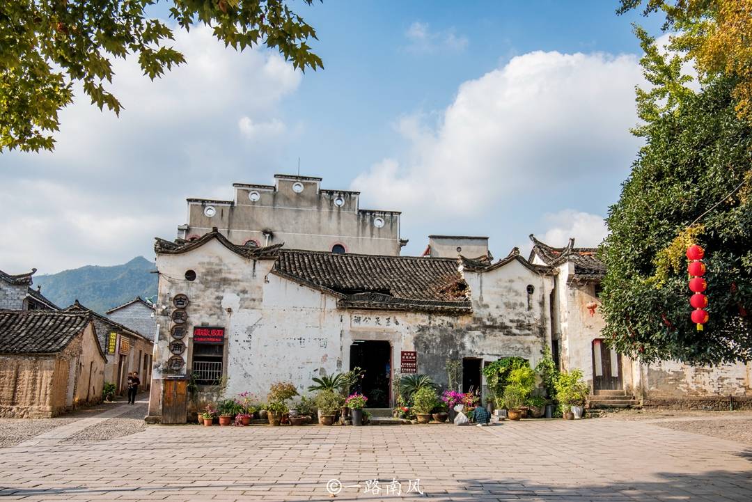 河南人在浙江建了一座村庄，历代官员商人辈出，光祠堂就有15座