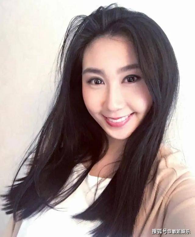 央视名嘴水均益抛弃瘫痪妻子娶小13岁娇妻为何获得女儿力挺
