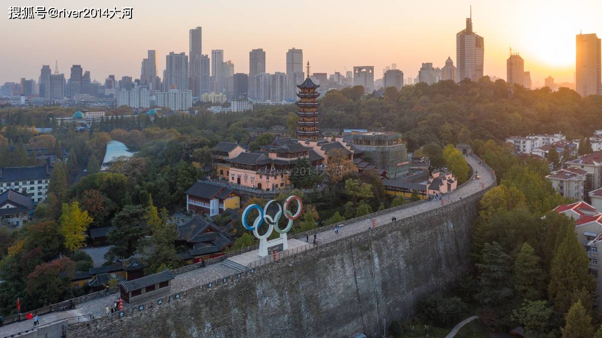 比西安城墙还早4年建设的南京城墙，代表我国筑城技术的巅峰