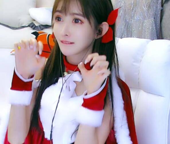 斗鱼二次元一姐直播艳照被封如今复播澄清女主角不是我另有她人
