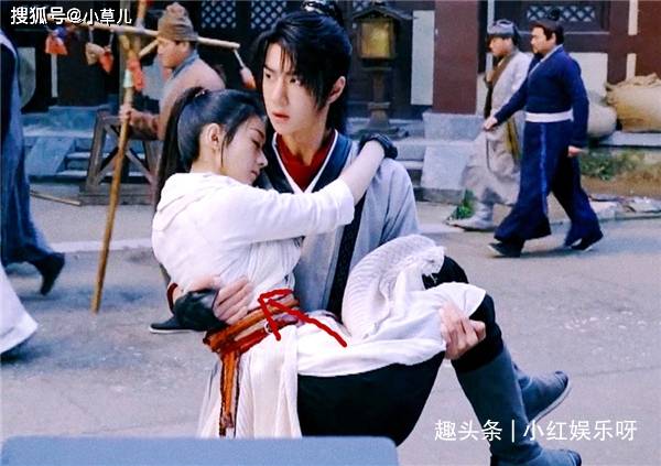 王一博公主抱赵丽颖谁注意他手放的位置教养是装不出来的