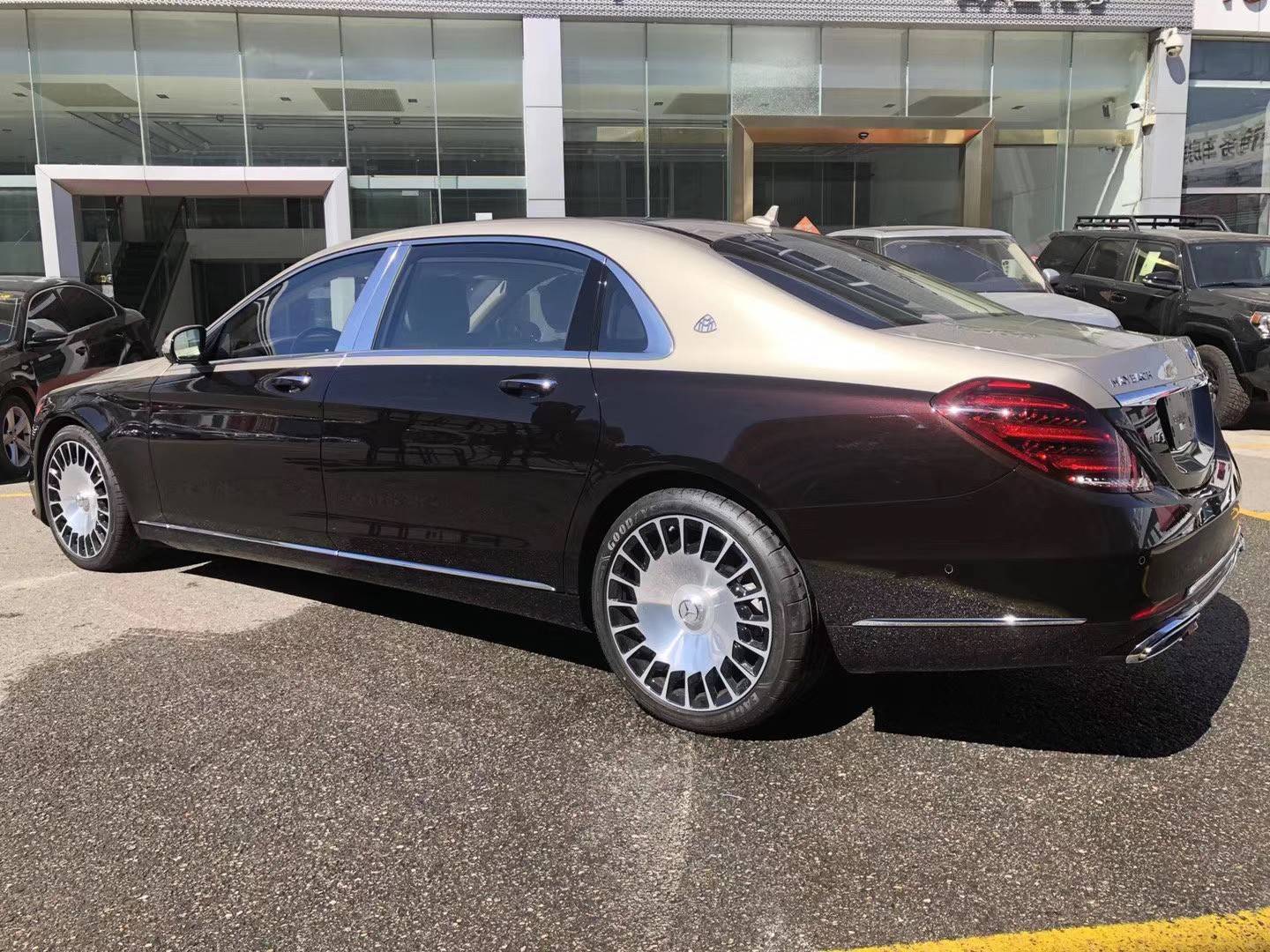 进口奔驰迈巴赫s560现车 高端轿车优惠售