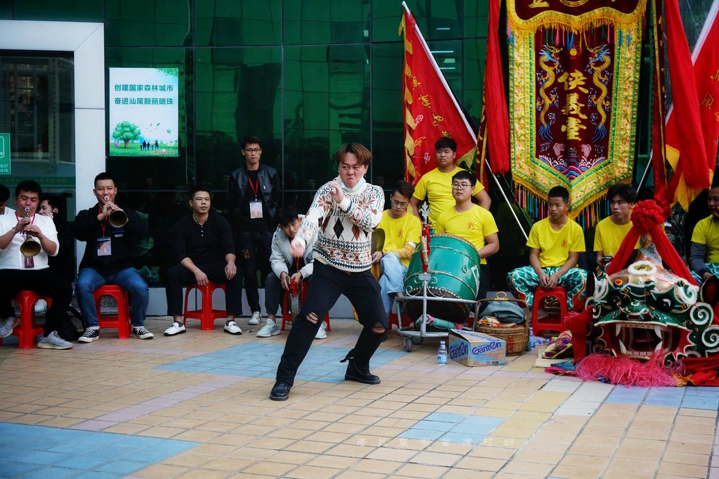 汕尾武术比赛（汕尾市武术协会官方网站） 汕尾武术比赛

（汕尾市武术协会官方网站）《汕尾市武术协会会长》 武术资讯