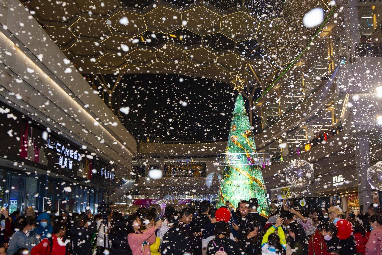 当周年庆遇上圣诞，华亚世茂欢乐城掀起全城嗨购风暴