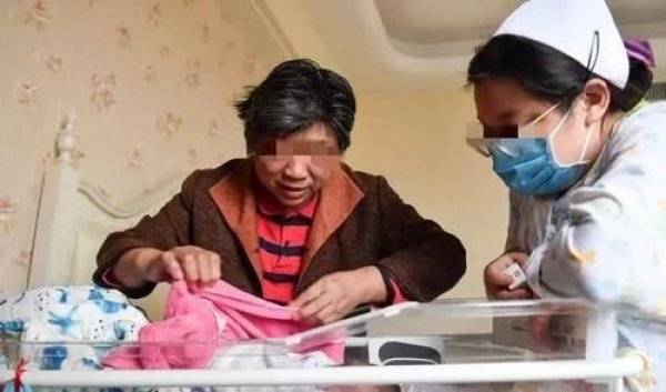 因溺爱毁了大儿子后49岁高龄产妇拼二胎娃出生后家也乱了