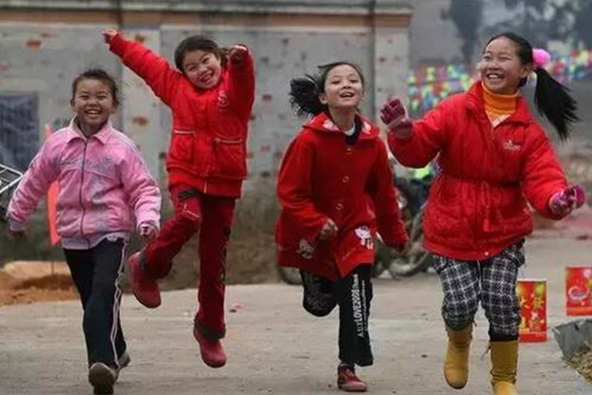 原创过年新衣服大一码明年接着穿不想娃丑就牢记三大两正好