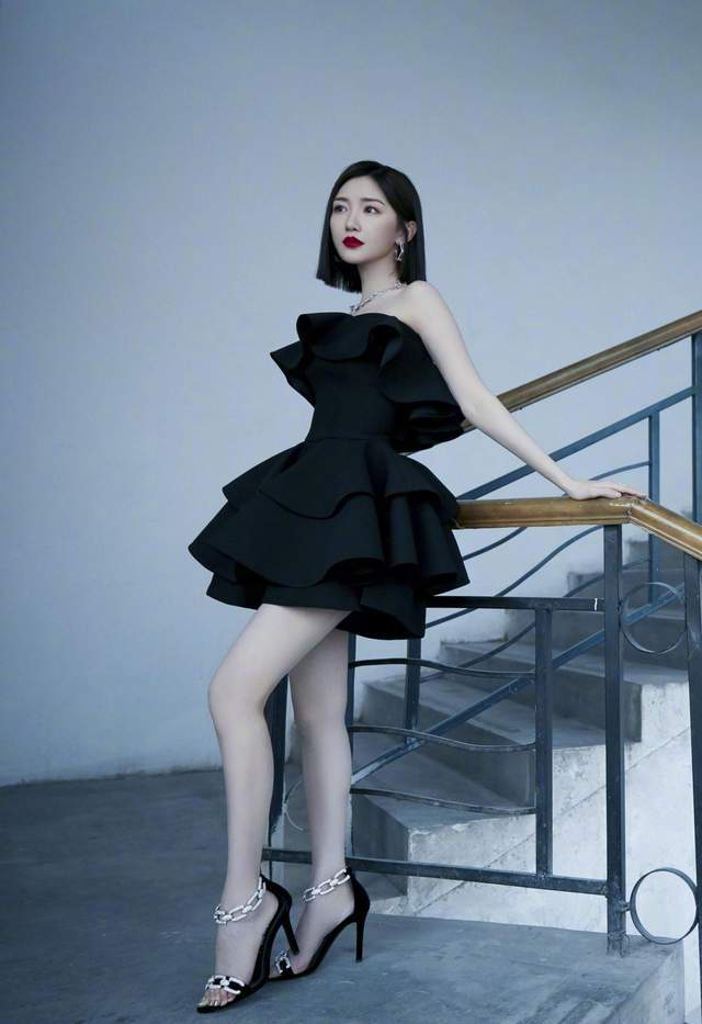 毛晓彤复古造型盘点又美又飒太太太迷人