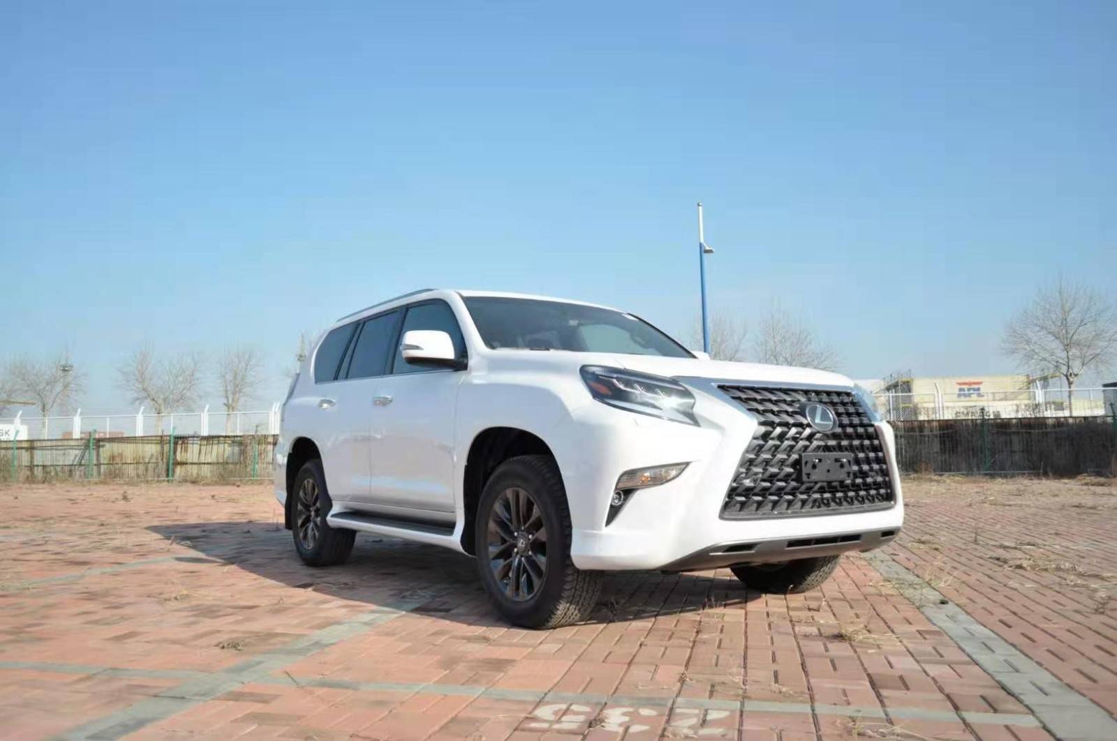 雷克萨斯suv系列一直是豪华越野车的代言人,gx460在越野和通过性能