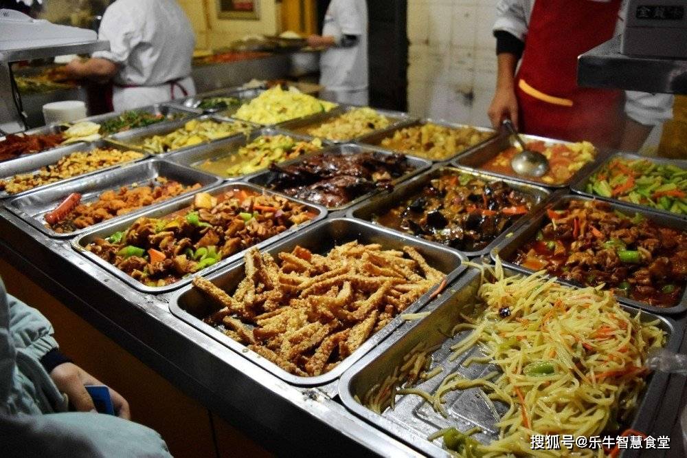 食堂阿姨打菜为什么手抖?5个原因有好有坏,最后一个比较无奈