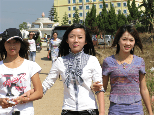 大量缅甸美女在云南定居，都靠什么养活自己？今天可算明白了