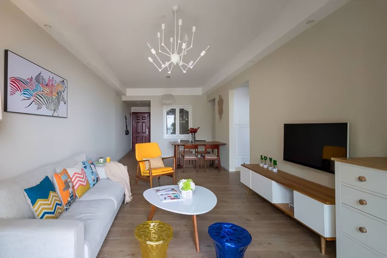 新家装修大平顶乳胶漆打造极简家居