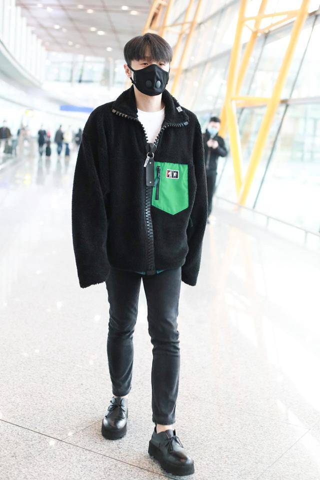 李荣浩秋冬造型,一双皮鞋一条西裤,轻松穿出文艺范