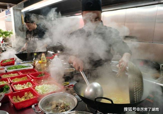 岳麓区环线旁"柒七酒"餐厅,好吃农家菜地道长沙味