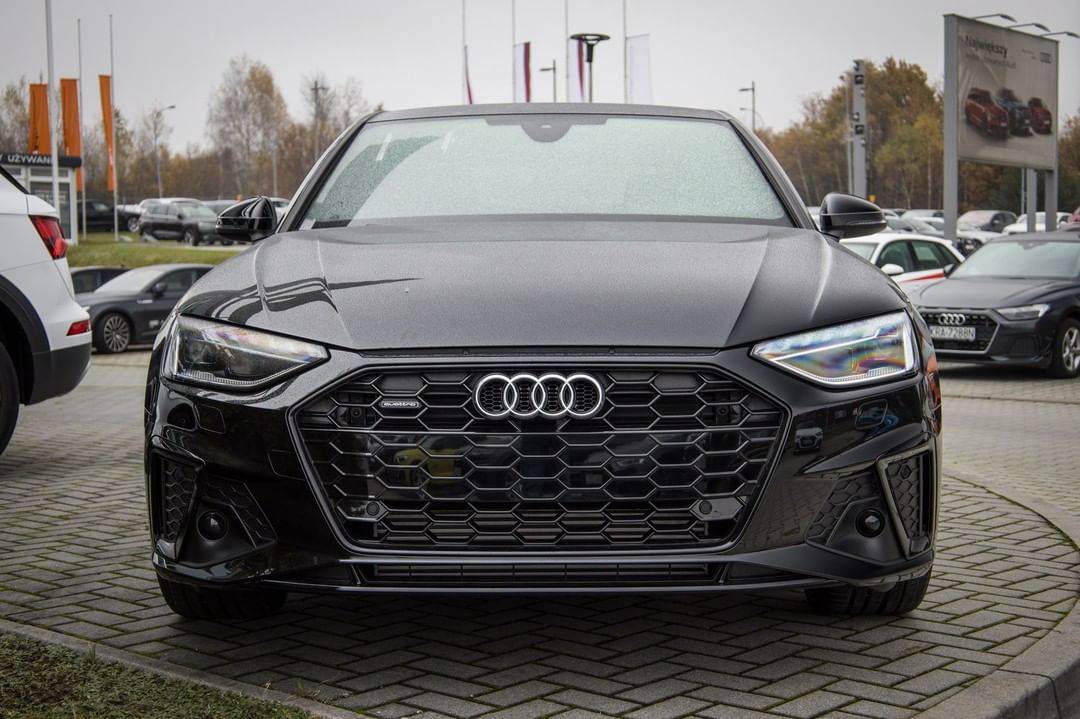 新款奥迪a4运动版亮相加速不输宝马3系标配20t四驱