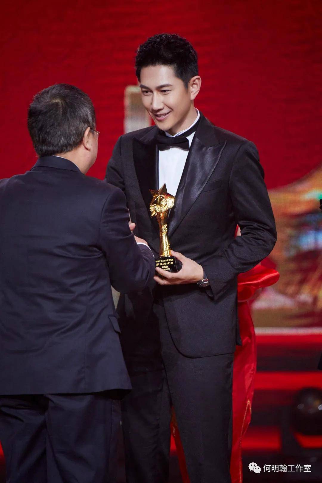 何明翰受邀出席广西卫视新年歌会获年度最佳男演员