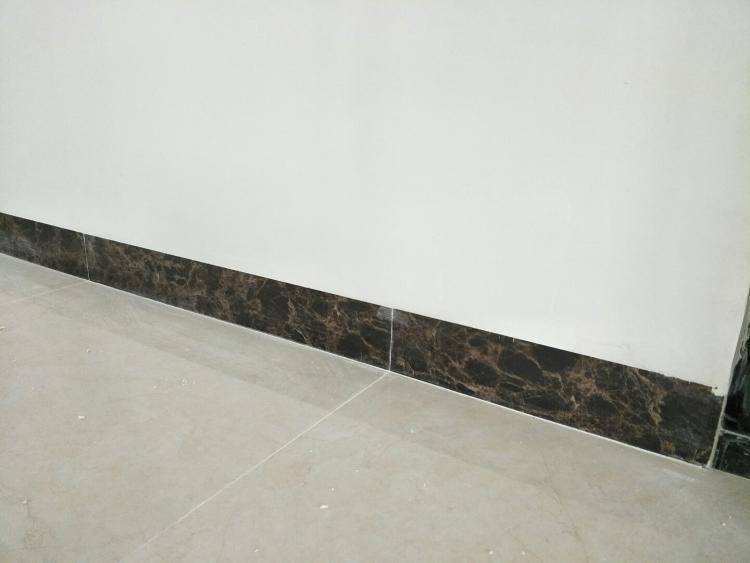 有钱人都不装大理石踢脚线了,装这种更省钱漂亮实用,太聪明了_瓷砖