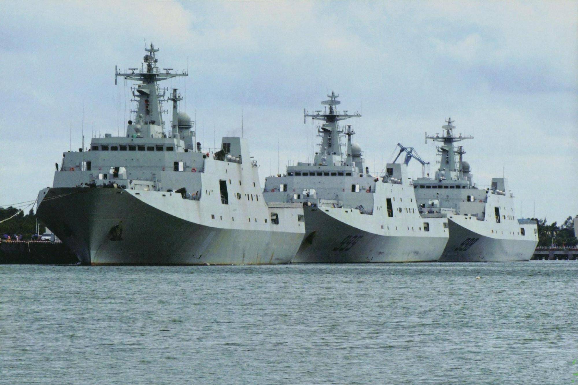 071型登陆舰:中国海军守岛利器,数量已达8艘,造价12亿人民币