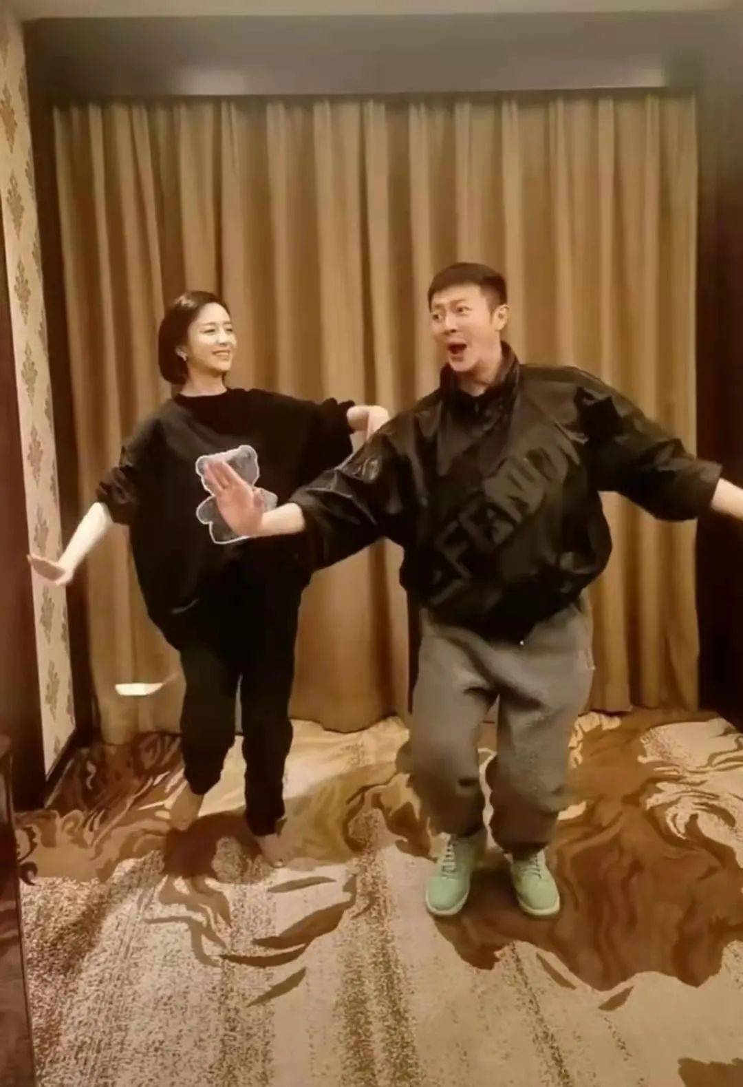 原创印小天晒与佟丽娅跳舞视频配合完美引网友围观网友丫丫快带小天上