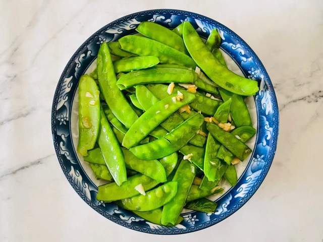 原创晒晒我家的冬日晚餐,4个菜快速上桌,清爽好吃,网友:太素了