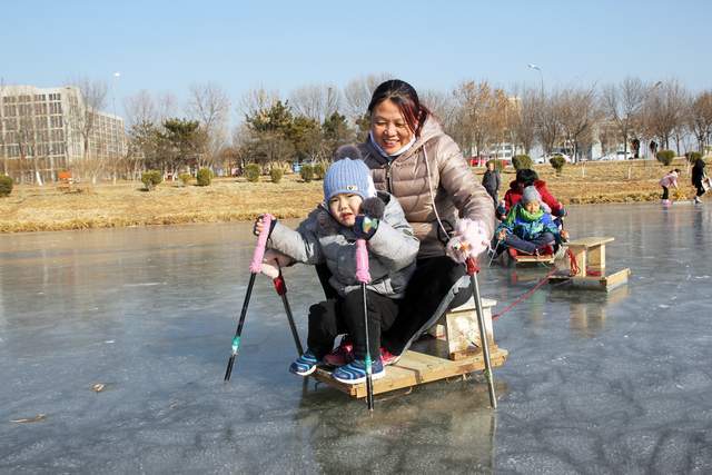 北京天然的免费冰场，人少地儿大，这个周末安排起来