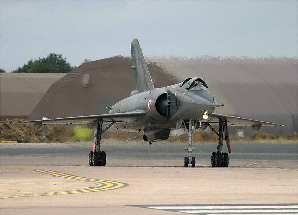 原创幻影4轰炸机自带刺客攻击属性具备极强低空突防本领