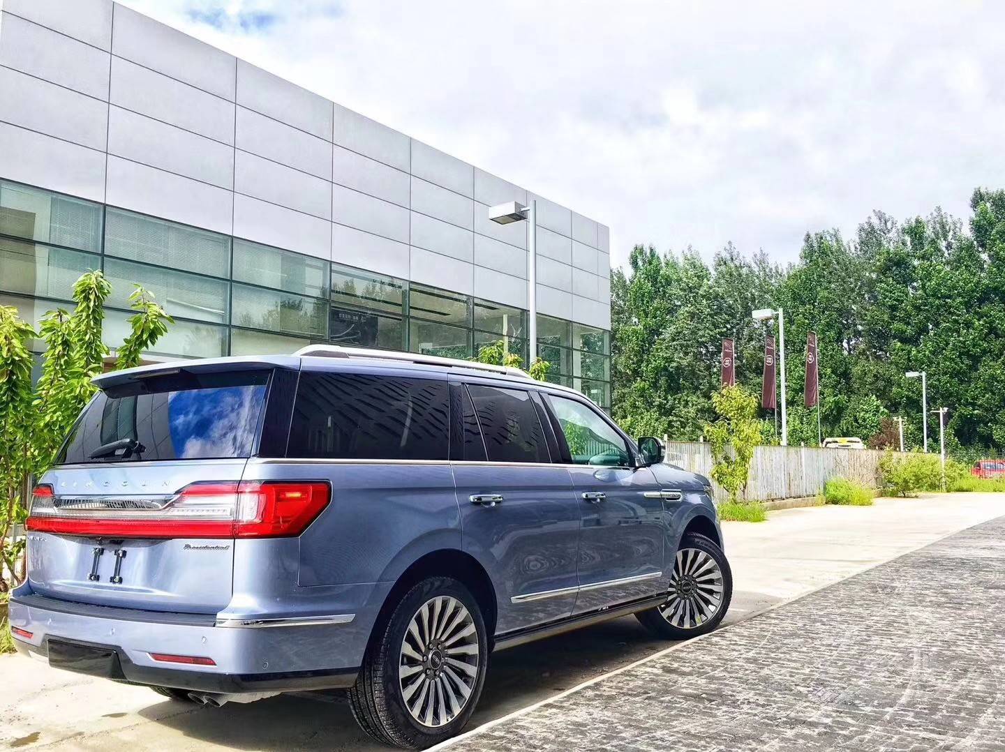 港口热销20款林肯领航员 全新设计彰显霸气