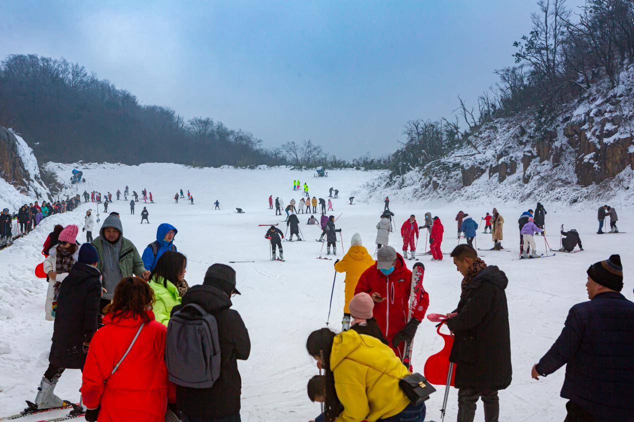 滑雪成热门!绵阳九皇山元旦游客破万,打响新年开门红_羌族