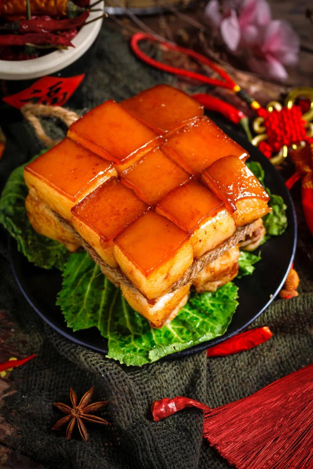 一道传世名菜,就此诞生,而其制作的初衷,其实是苏轼在地方为官的利民