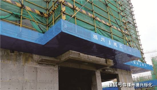 如何搭建悬挑式防护棚